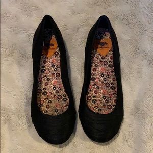 Rocket dog black flats w/ small kitten heel